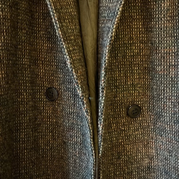 VINTAGE. Ashley Scott 100% wool coat w/removable VINTAGE amber (plastic) brooch. - Picture 4 of 9